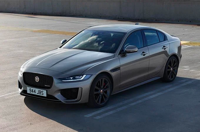 JAGUAR-XE-R-DYNAMIC-BLACK